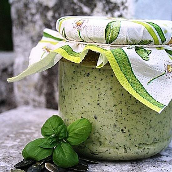 Rezeptbild: Zucchinipesto mit Kürbiskernen