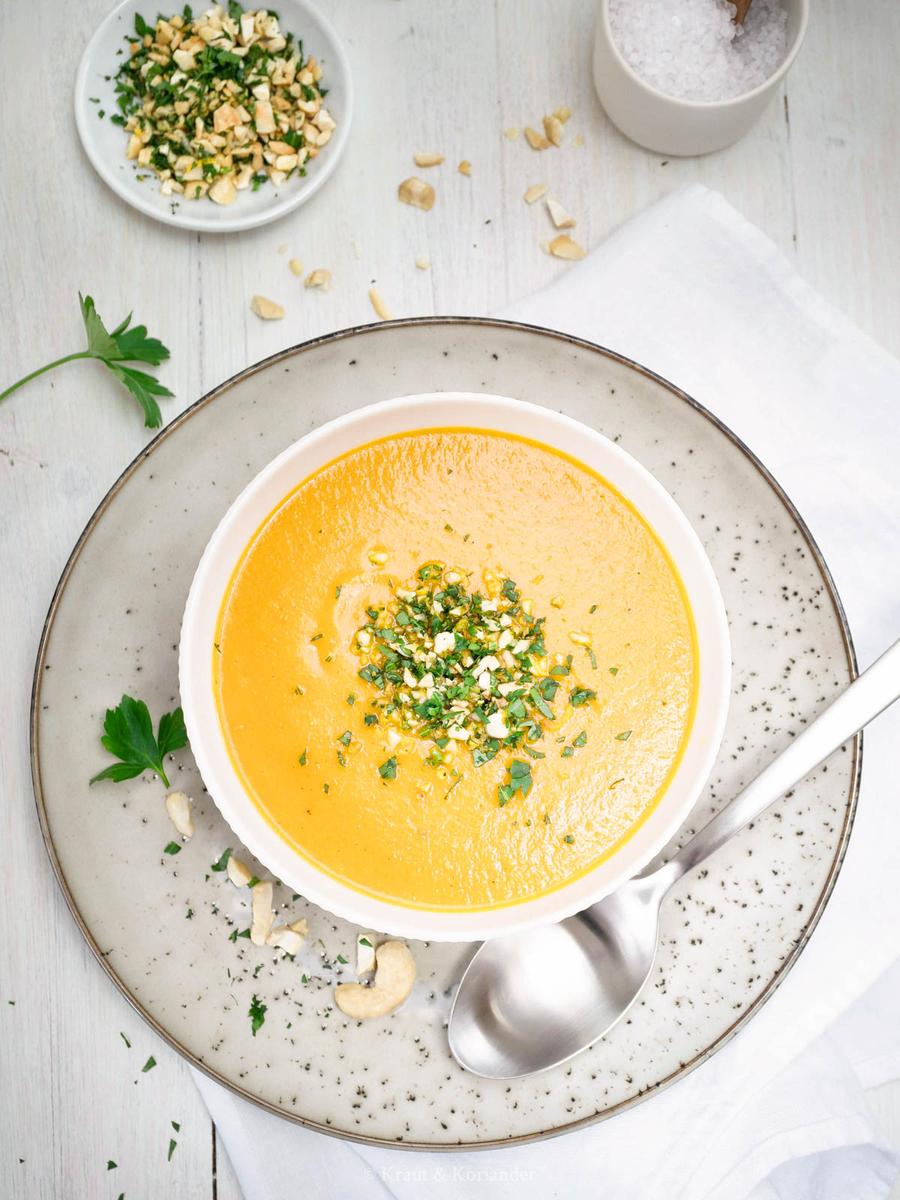 Rezeptbild: Vegane Karottensuppe mit Curry und Kokosmilch