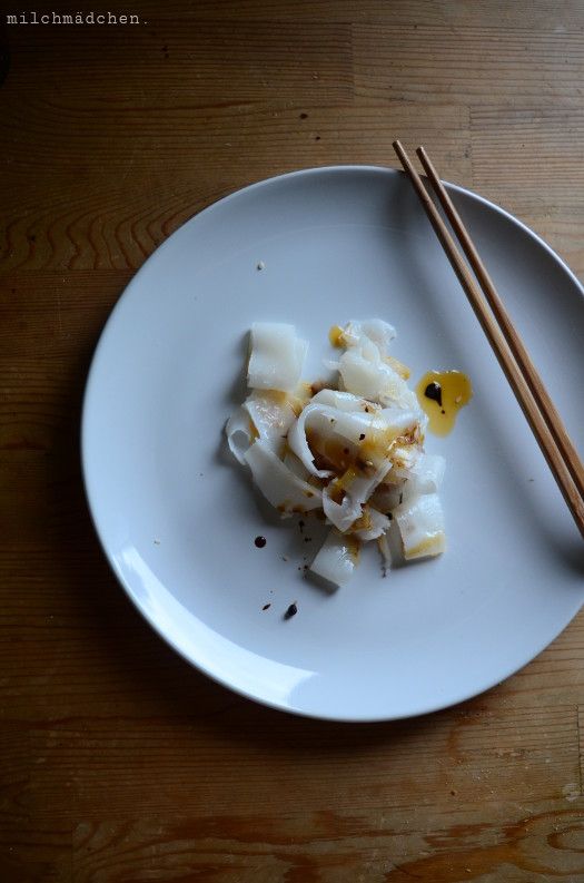 Rezeptbild: Gedämpfte Reisbandnudeln mit Chiliöl und Soja-Essig-Sauce