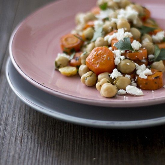 Rezeptbild: Möhren-Kichererbsen-Salat mit Petersilie und Feta