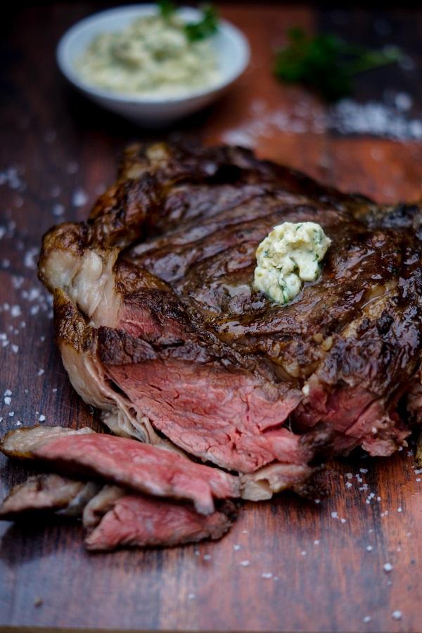 Rezeptbild: Rib Eye Steak mit Sardellenbutter