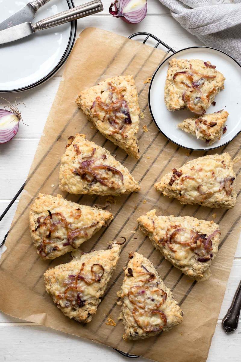 Rezeptbild: Dinkel Scones mit Cheddar & Zwiebeln
