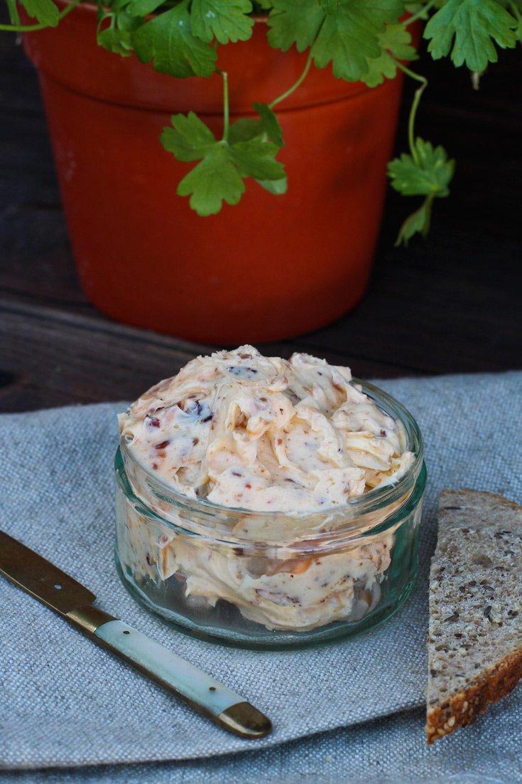 Rezeptbild: Zwiebel Speck Butter Rezept