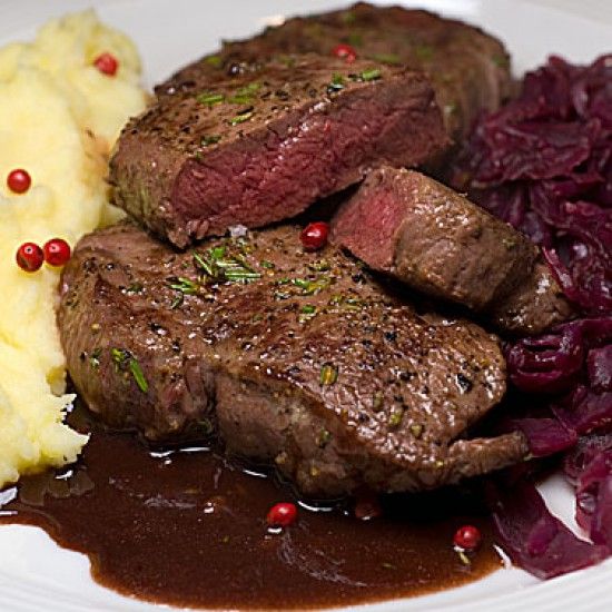 Rezeptbild: Hirschrückensteaks mit Lebkuchensauce