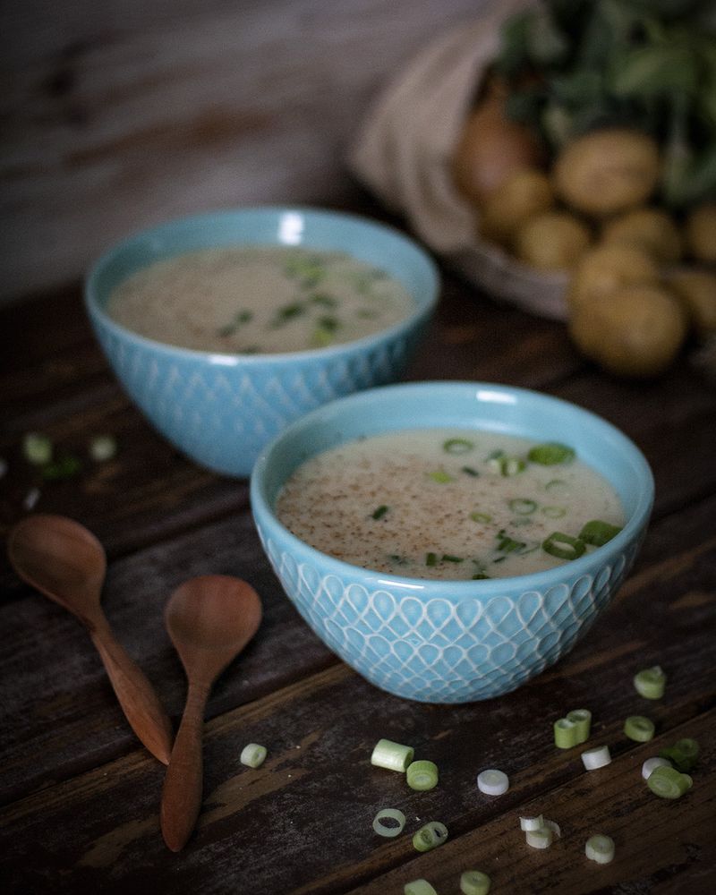 Rezeptbild: Cremige Blumenkohlsuppe – einfach & vegan