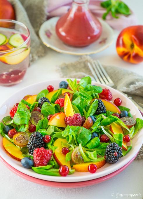 Rezeptbild: Beere - Nektarinen - Feldsalat mit Himbeerdressing