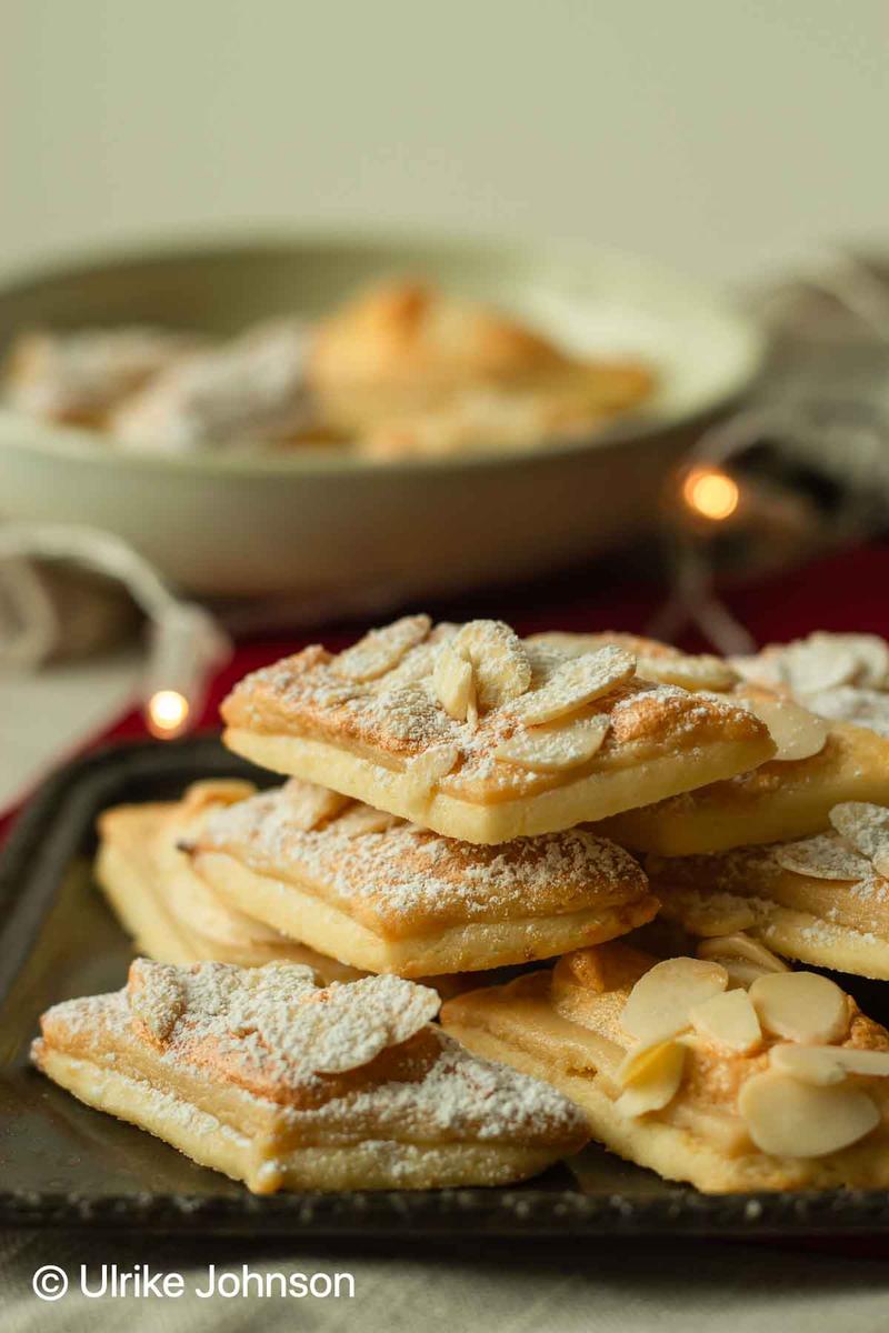 Rezeptbild: Zarte Marzipan Plätzchen mit Mandeln