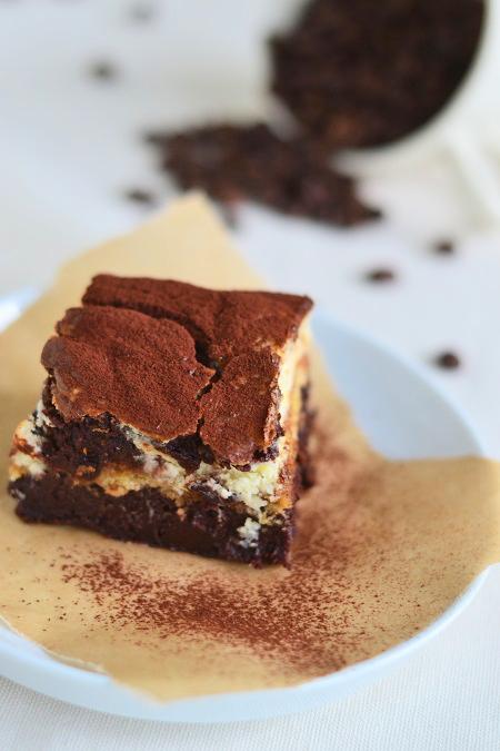 Rezeptbild: Tiramisu Brownies mit selbstgemachtem Löffelbiskuit