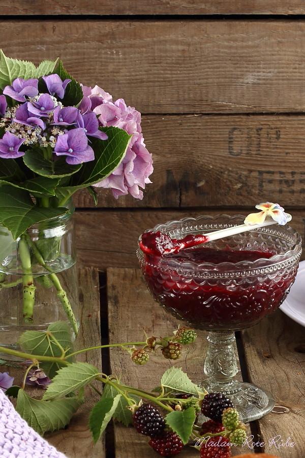 Rezeptbild: Honig-Brombeeraufstrich mit Vanille und Mandeln