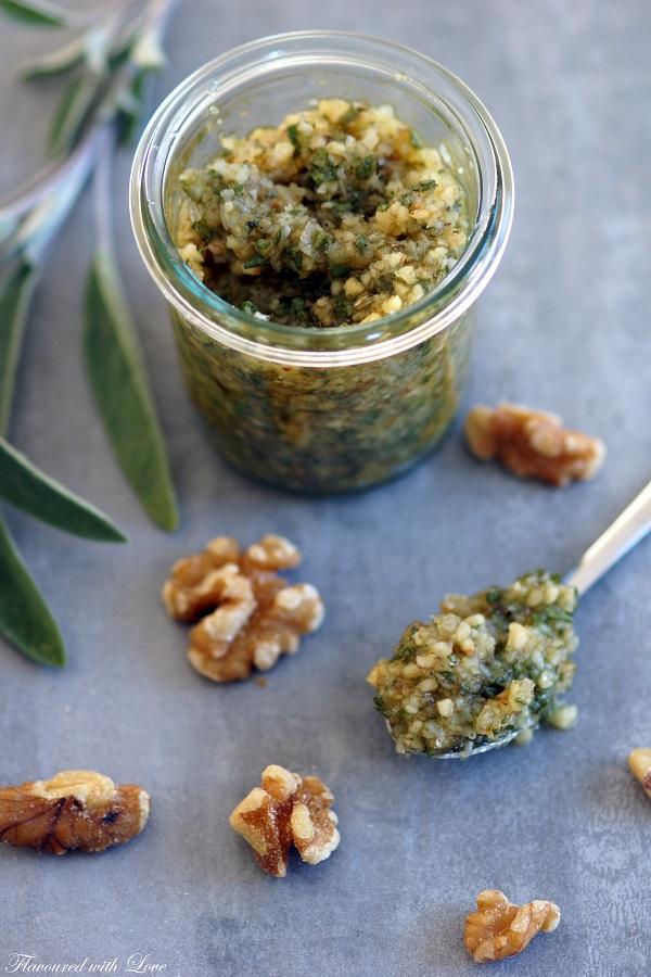 Rezeptbild: Salbei-Walnuss-Pesto