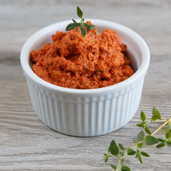 Rezeptbild: Pesto Rosso mit gegrillten Paprika und Walnüssen