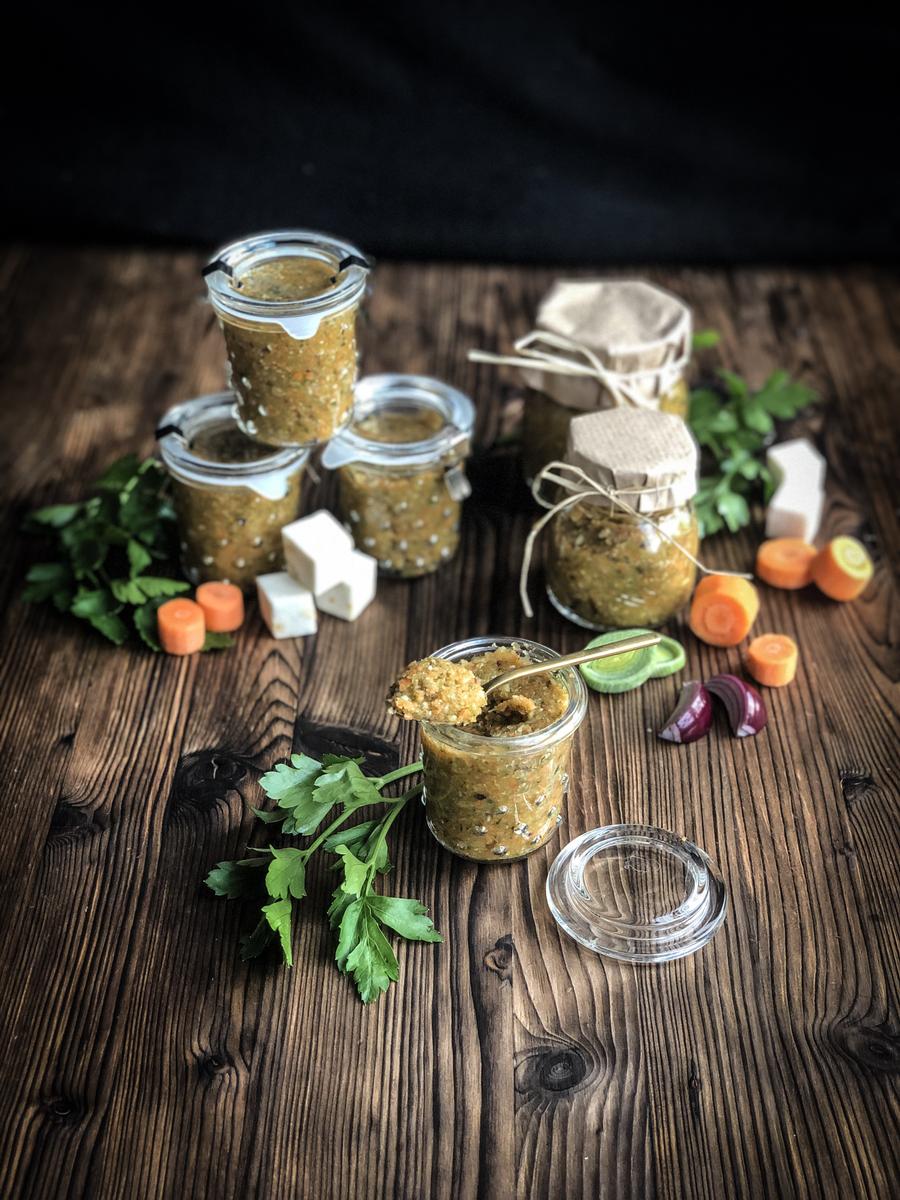 Rezeptbild: SELBSTGEMACHTE GEMÜSEBOUILLON / GEMÜSEBRÜHE