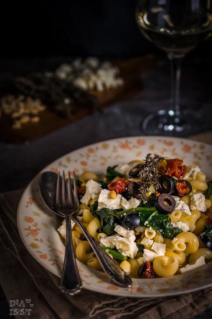 Rezeptbild: Mediterrane Weißwein-Pasta mit Spinat