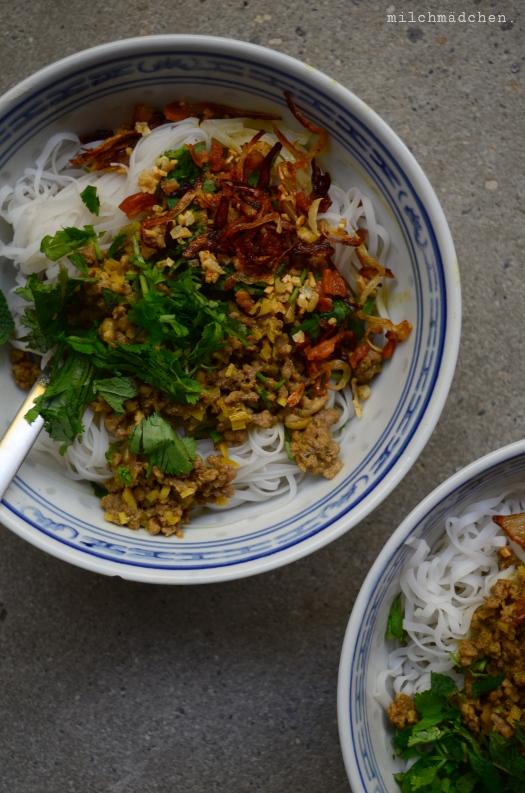 Rezeptbild: Khao soi aka Reisnudeln mit Aromasauce und Knusper obendrauf