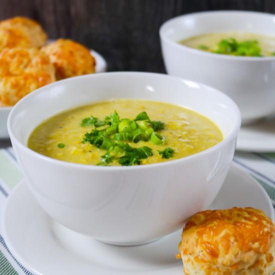 Rezeptbild: Maissuppe mit Käse-Scones
