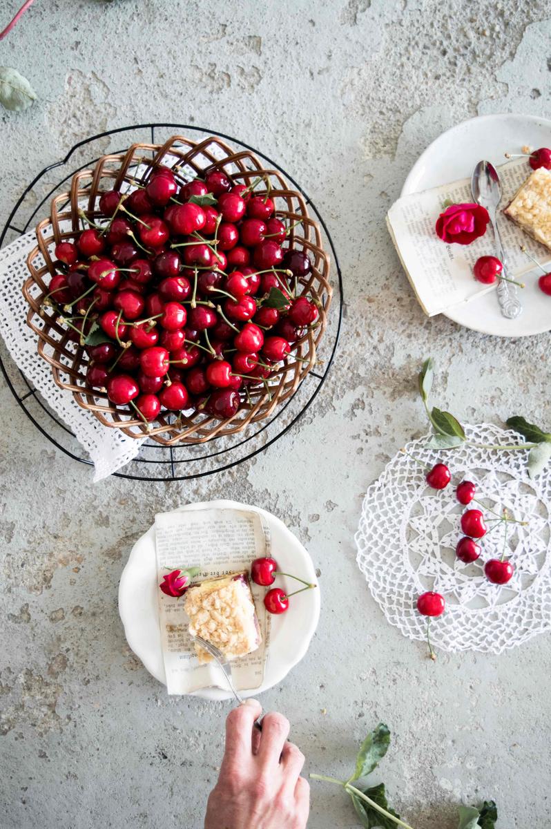 Rezeptbild: Blechkuchen mit Kirschen und Streusel