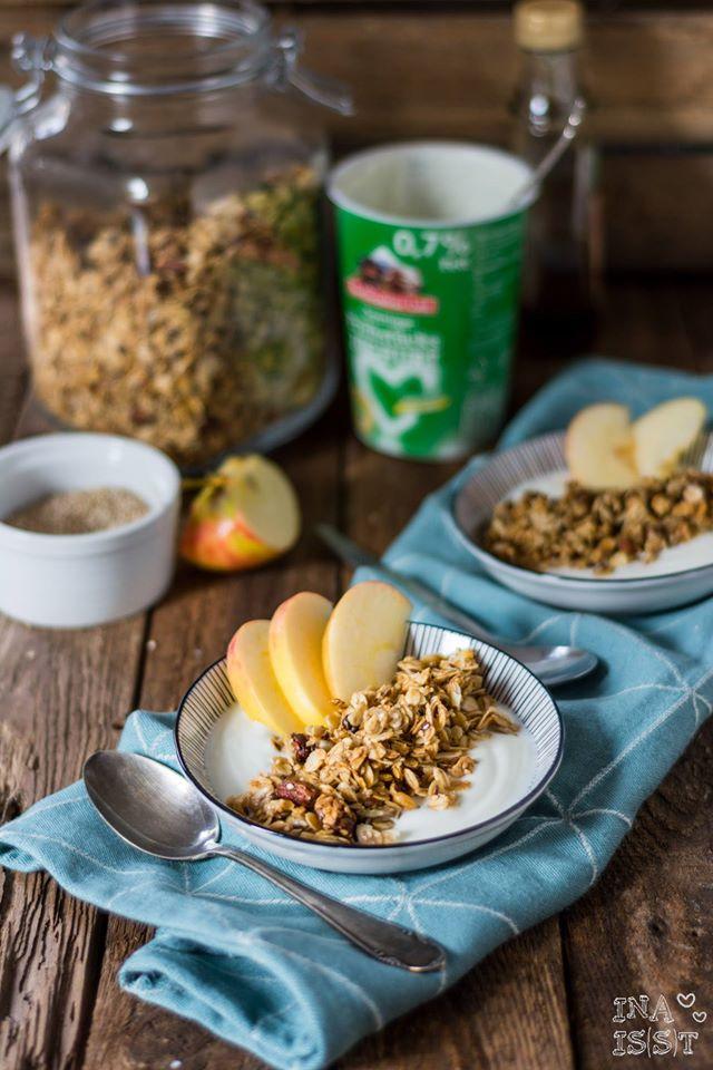 Rezeptbild: Knuspermüsli selber machen - Nussgranola mit Sesam