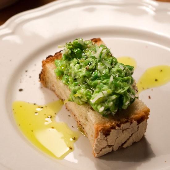 Rezeptbild: Bruschetta mit Erbsen-Minz-Püree