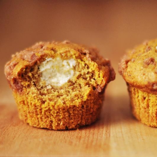 Rezeptbild: Kürbis-Frischkäse-Muffins mit Zimtstreuseln