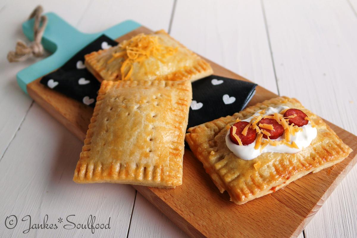 Rezeptbild: Chili Cheese Pop Tartes