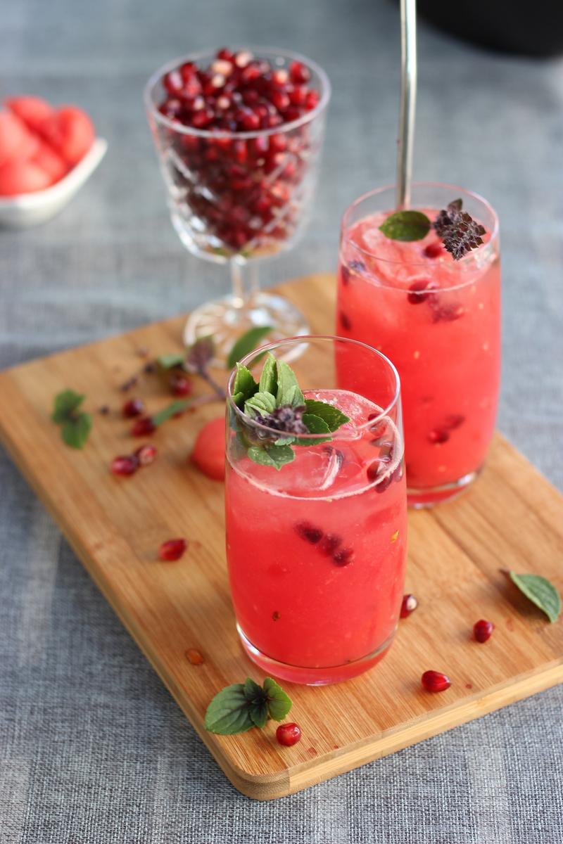 Rezeptbild: Wassermelonen-Cocktail mit Granatapfel & Basilikum