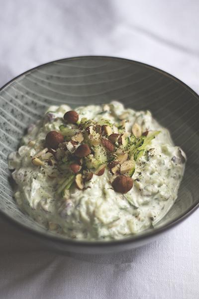 Rezeptbild: Zucchini-Joghurt mit Haselnüssen