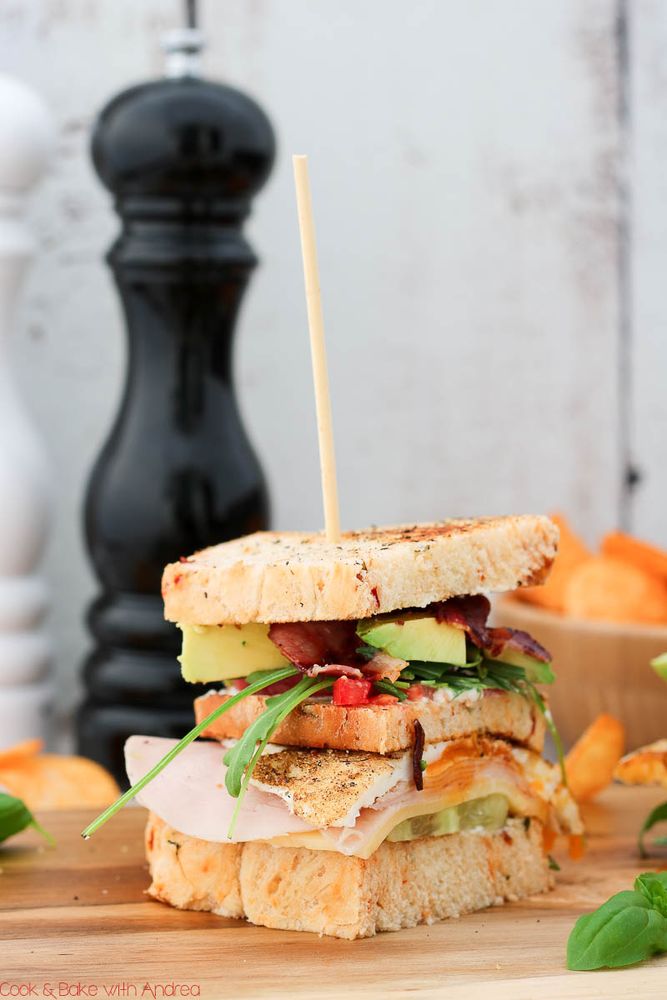 Rezeptbild: Klassisches Club Sandwich mit Chips
