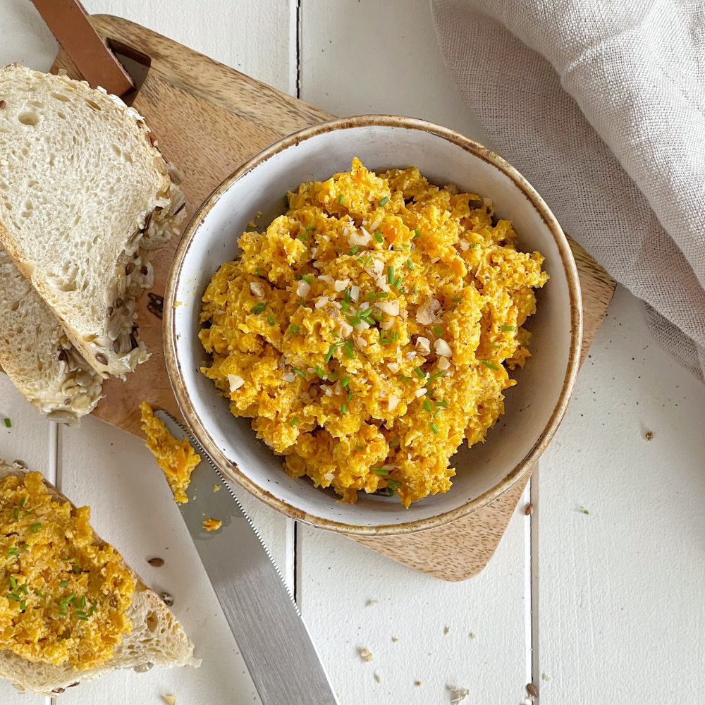 Rezeptbild: Rezept für einen veganen Karotten-Walnuss-Aufstrich