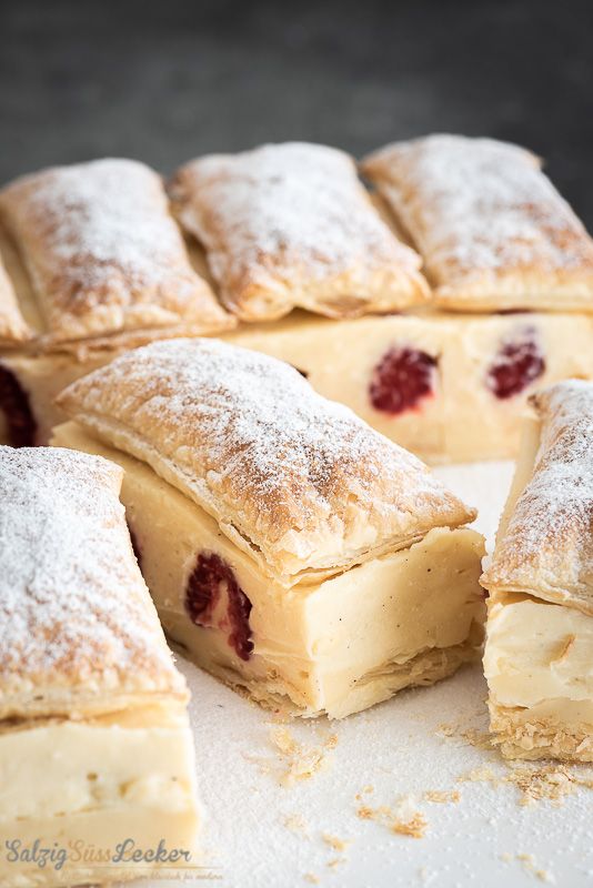 Rezeptbild: HIMBEER-NAPOLEONKA UND GEMÜSE-LACHSPUFFER