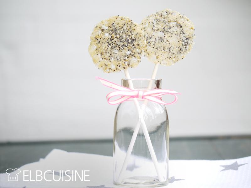 Rezeptbild: Parmesan-Lollies – lustige Knabberei für Kids oder ein schickes “Amuse Gueule” zu Weihnachten
