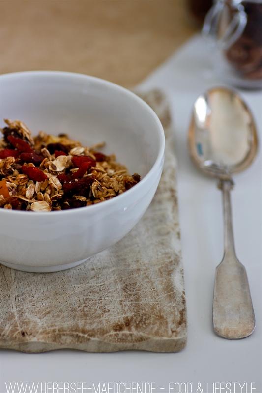 Rezeptbild: Nuss-Granola zum Frühstück