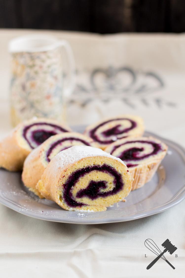 Rezeptbild: Blitzschnelle Biskuitroulade mit Marmelade