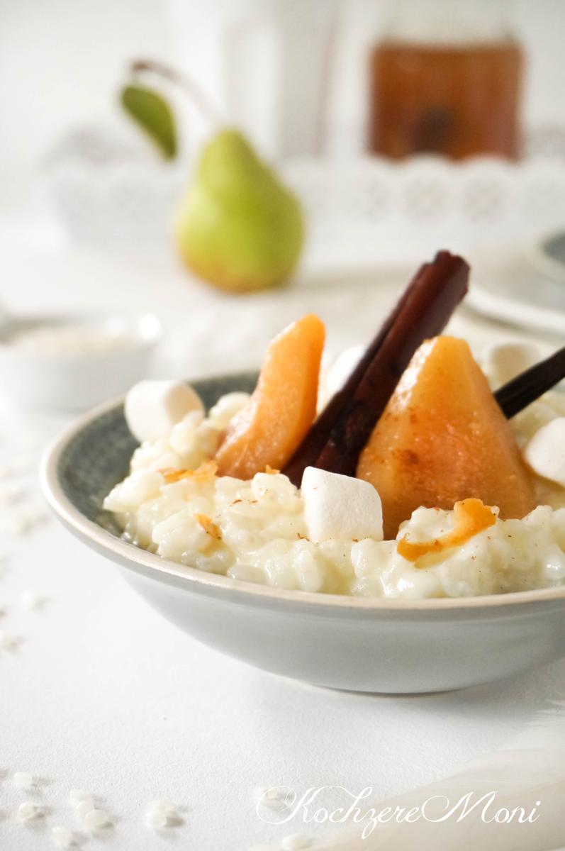 Rezeptbild: Milchreis mit sauergespritzten Gewürzbirnen und Marshmallows