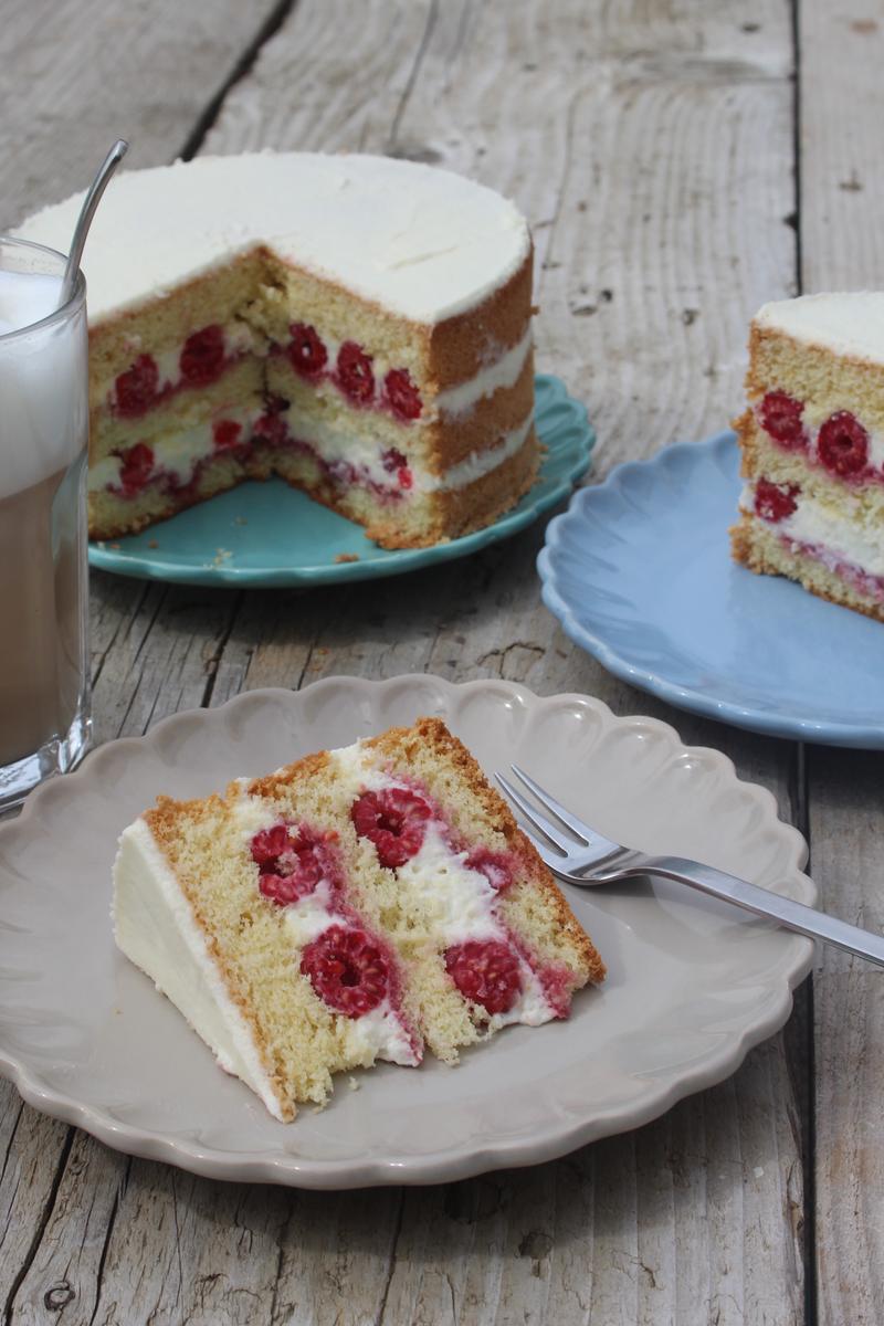 Rezeptbild: Himbeer-Törtchen mit Frischkäsefrosting