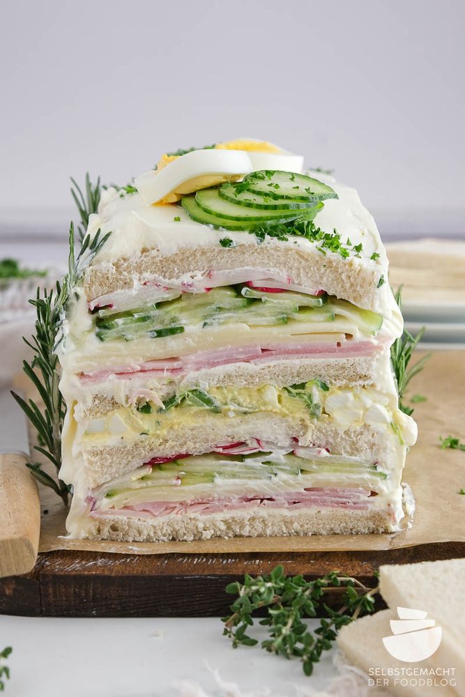 Rezeptbild: Sandwichtorte aus Toastbrot