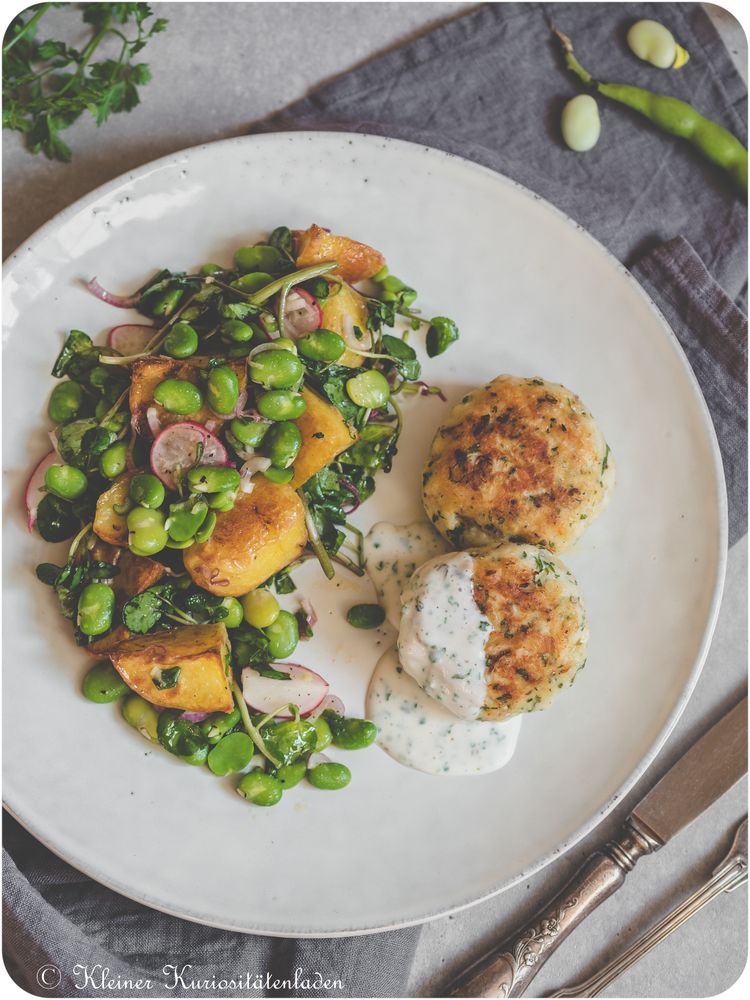 Rezeptbild: Hechtfrikadellen | Kartoffelsalat mit dicken Bohnen