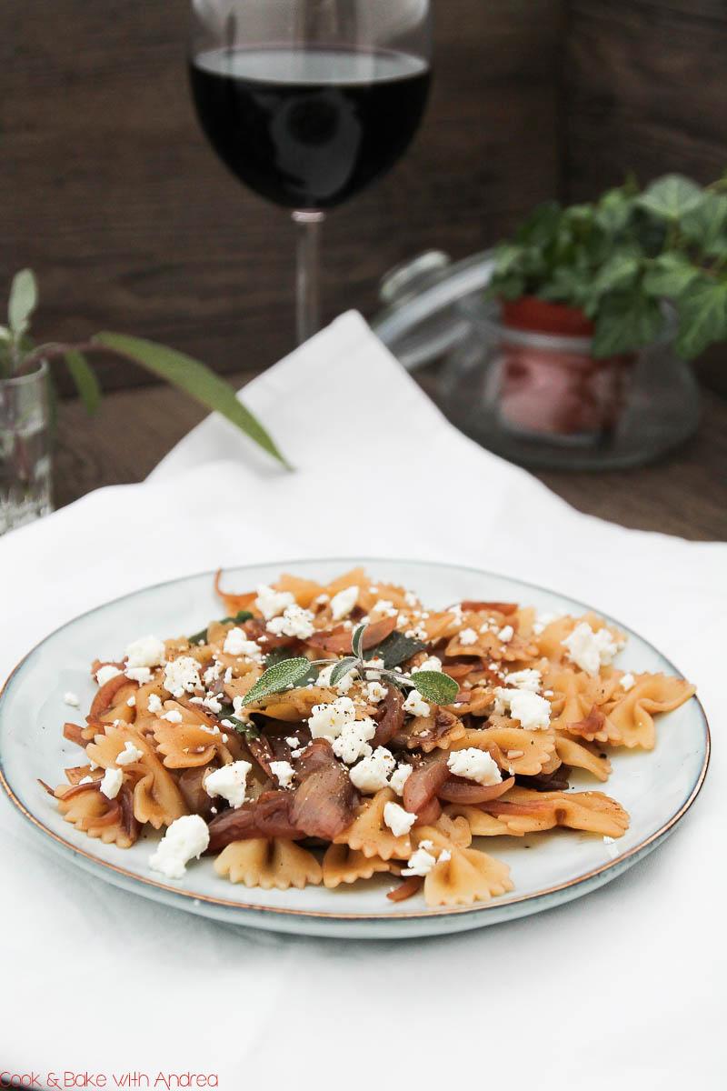 Rezeptbild: Pasta mit Feta, Salbei und Zwiebel-Confit
