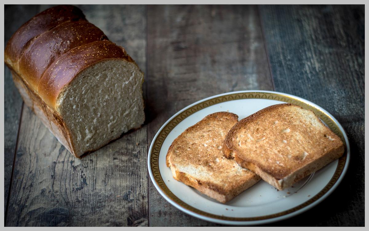 Rezeptbild: Dinkelbuns und Toastbrot