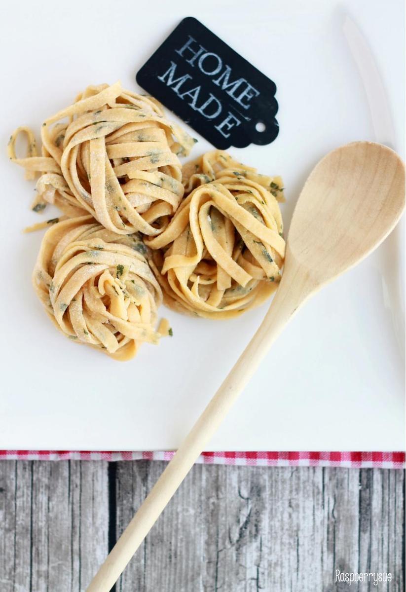 Rezeptbild: Selbstgemachte Basilikum Pasta