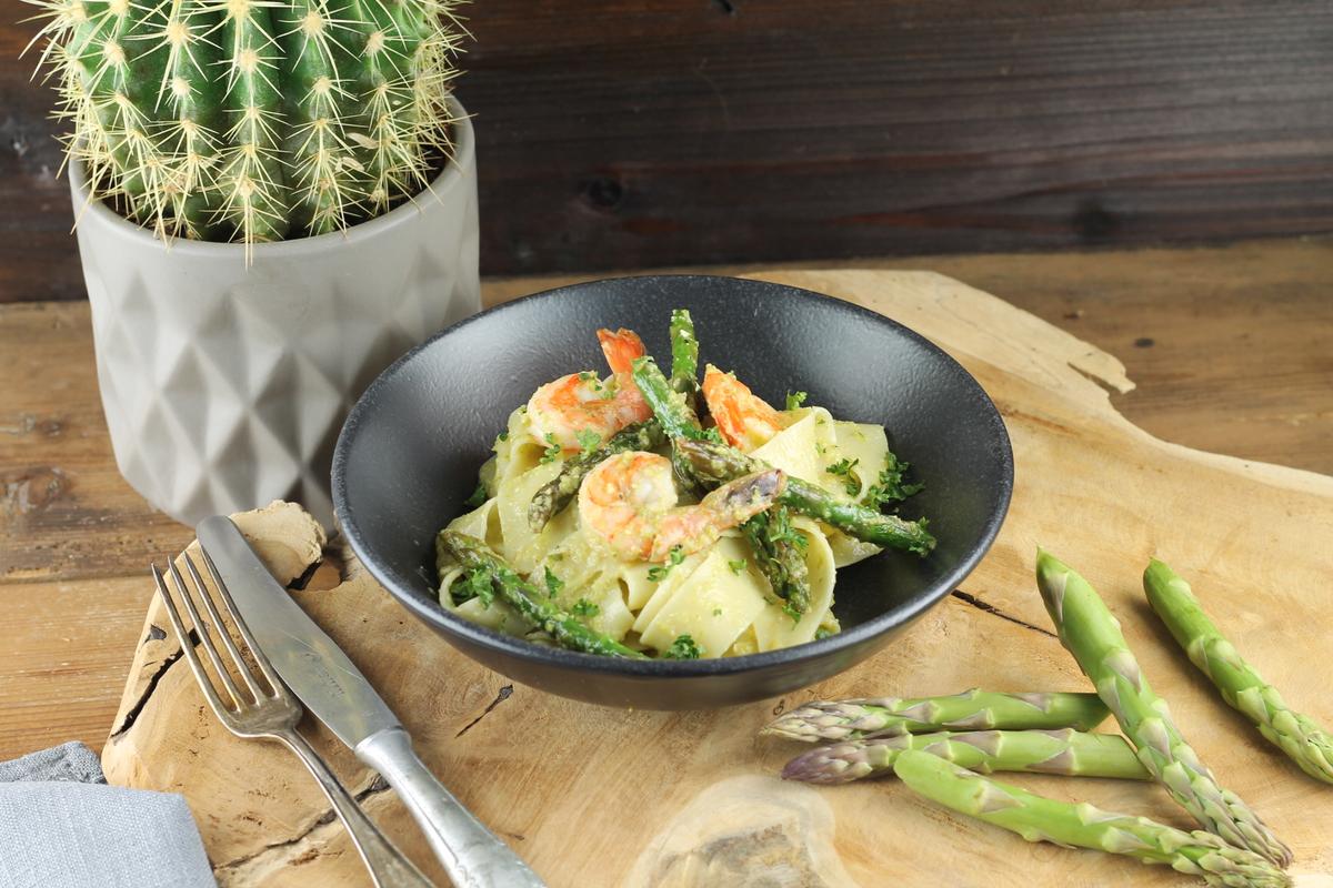 Rezeptbild: Pappardelle mit Pesto vom grünen Spargel und Garnelen