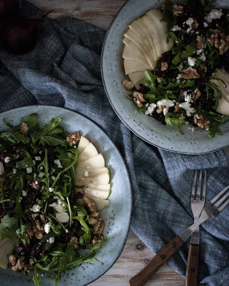Rezeptbild: Herbstsalat mit Äpfeln, Nüssen & karamellisierten Zwiebeln