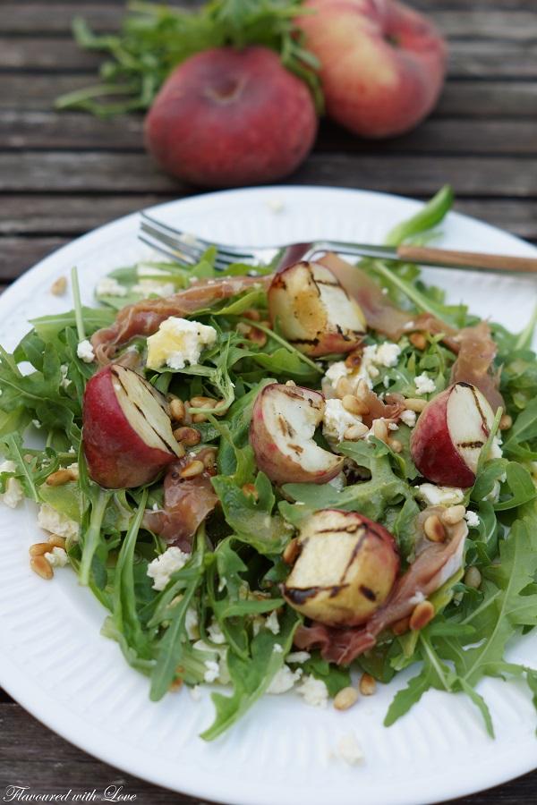 Rezeptbild: Sommersalat mit gegrillten Pfirsichen