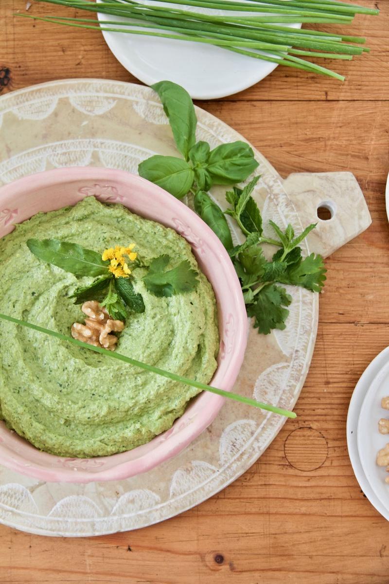 Rezeptbild: Sabzi Khordan Dip - Kräuter-Feta-Dip mit Walnüssen