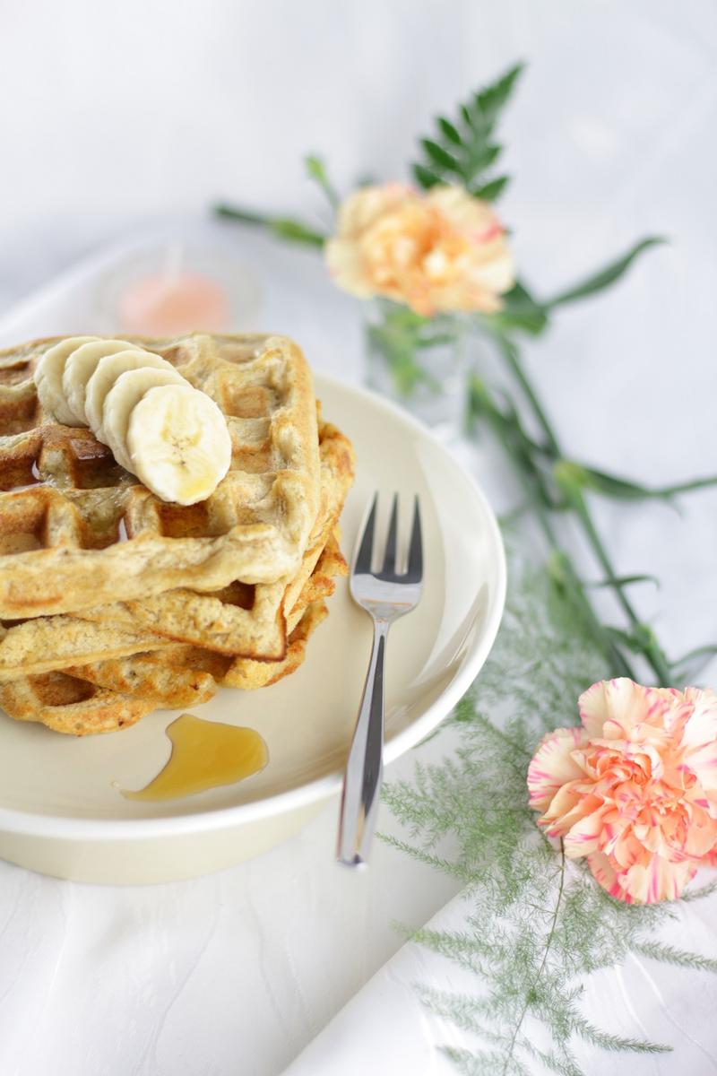 Rezeptbild: Gesundes Frühstück: Vegane Haferwaffeln mit Bananen