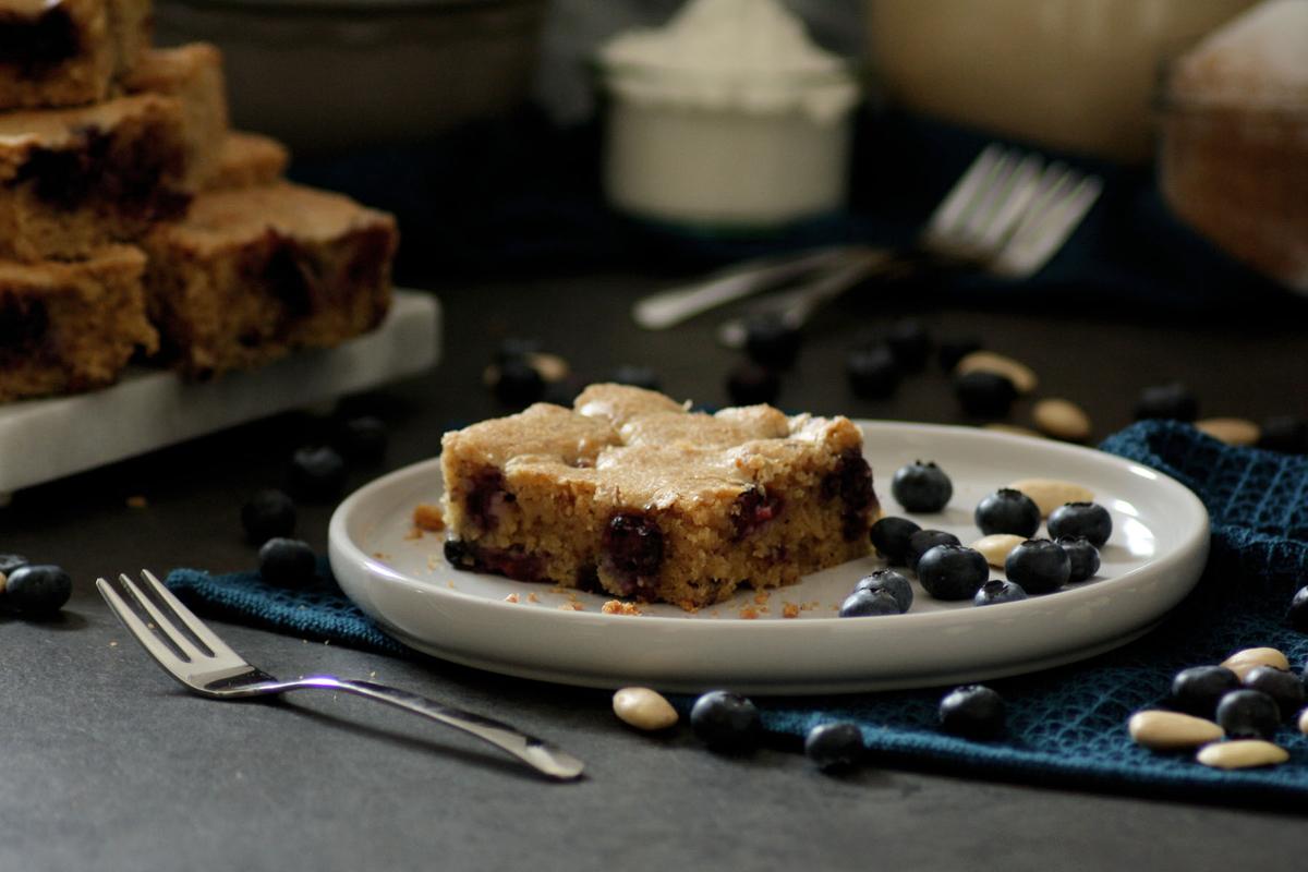 Rezeptbild: Heidelbeer-Mandel-Schnitten