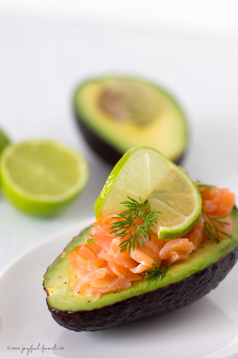 Rezeptbild: Schnelle Avocado Lachs Schiffchen