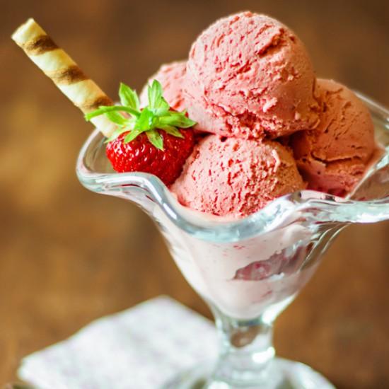 Rezeptbild: Erdbeer-Balsamico-Eis