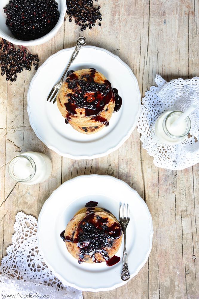 Rezeptbild: Holunderbeeren-Pancakes