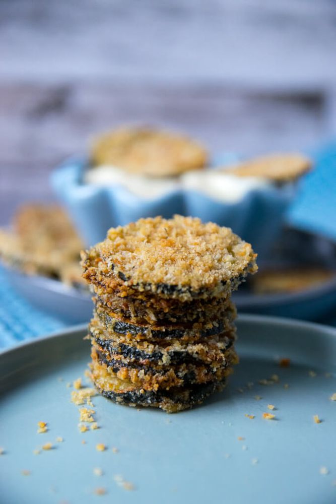 Rezeptbild: Zucchini Knusper-Chips mit Honig Senf Dip
