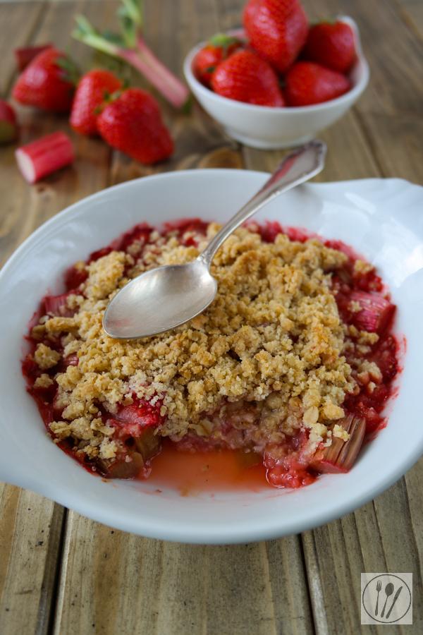Rezeptbild: Rhabarber-Erdbeer Crumble 
